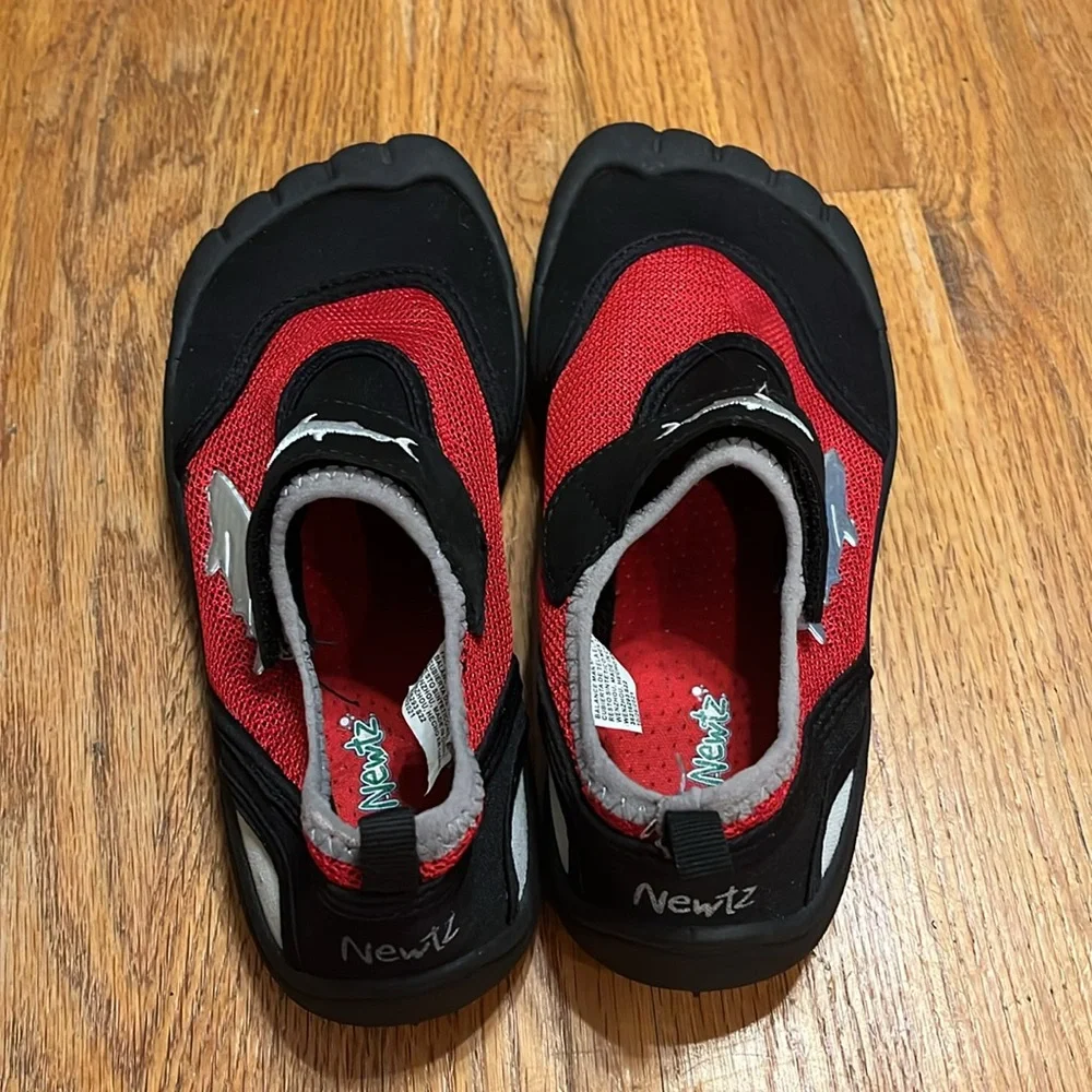 NWOT Newtz Water Shoes